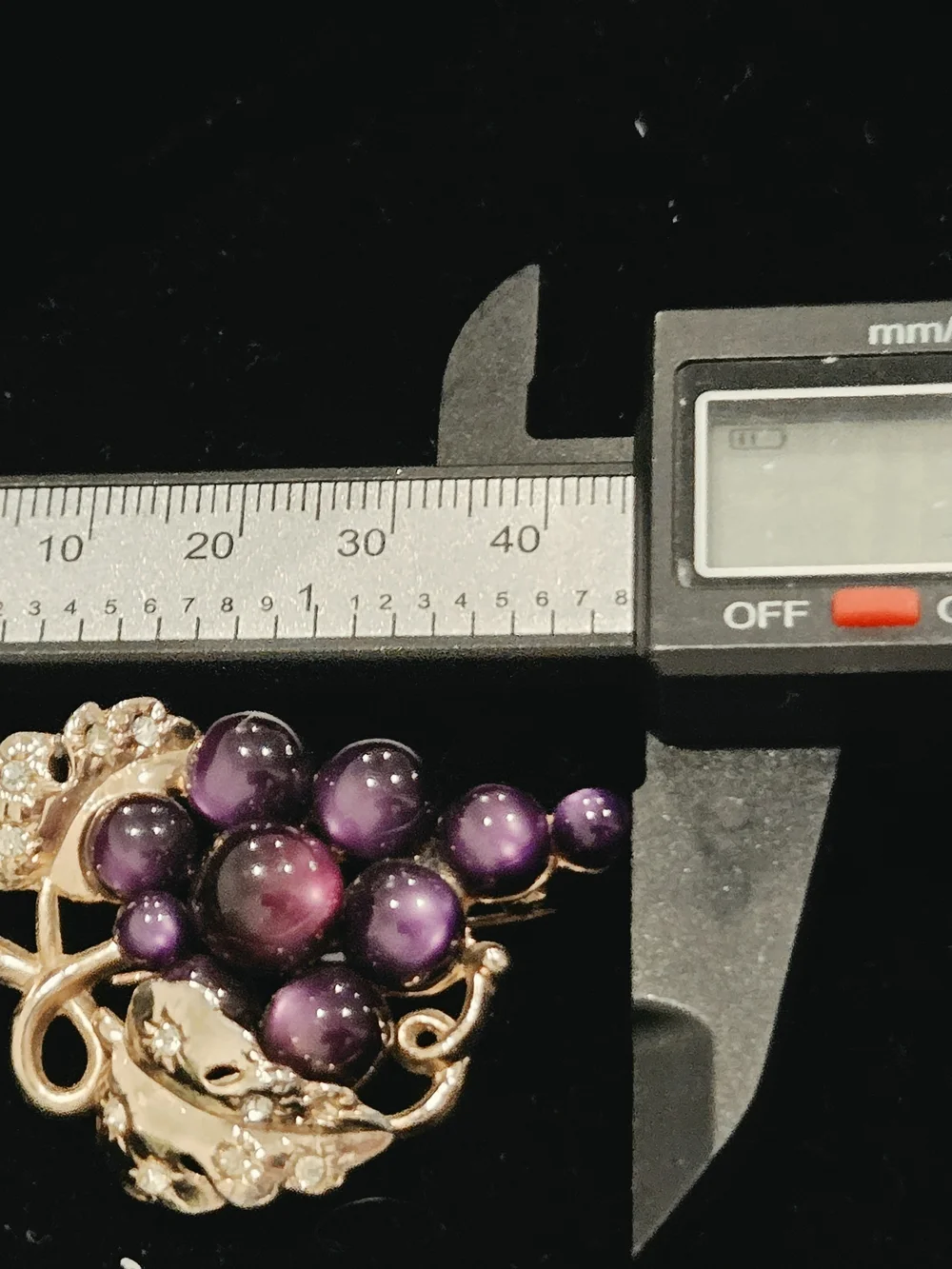 Vintage Gold-Tone Purple Grape Cluster Brooch - Vintag Women Jewelry